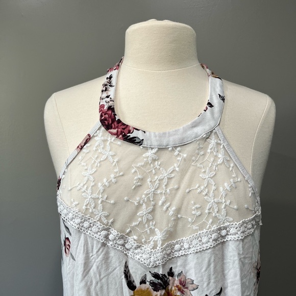 Torrid super soft knit lace floral sleeveless‎ shirt - Picture 2 of 6